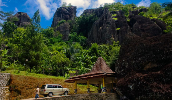 gunung-nglanggeran-di-gunungkidul-600x351